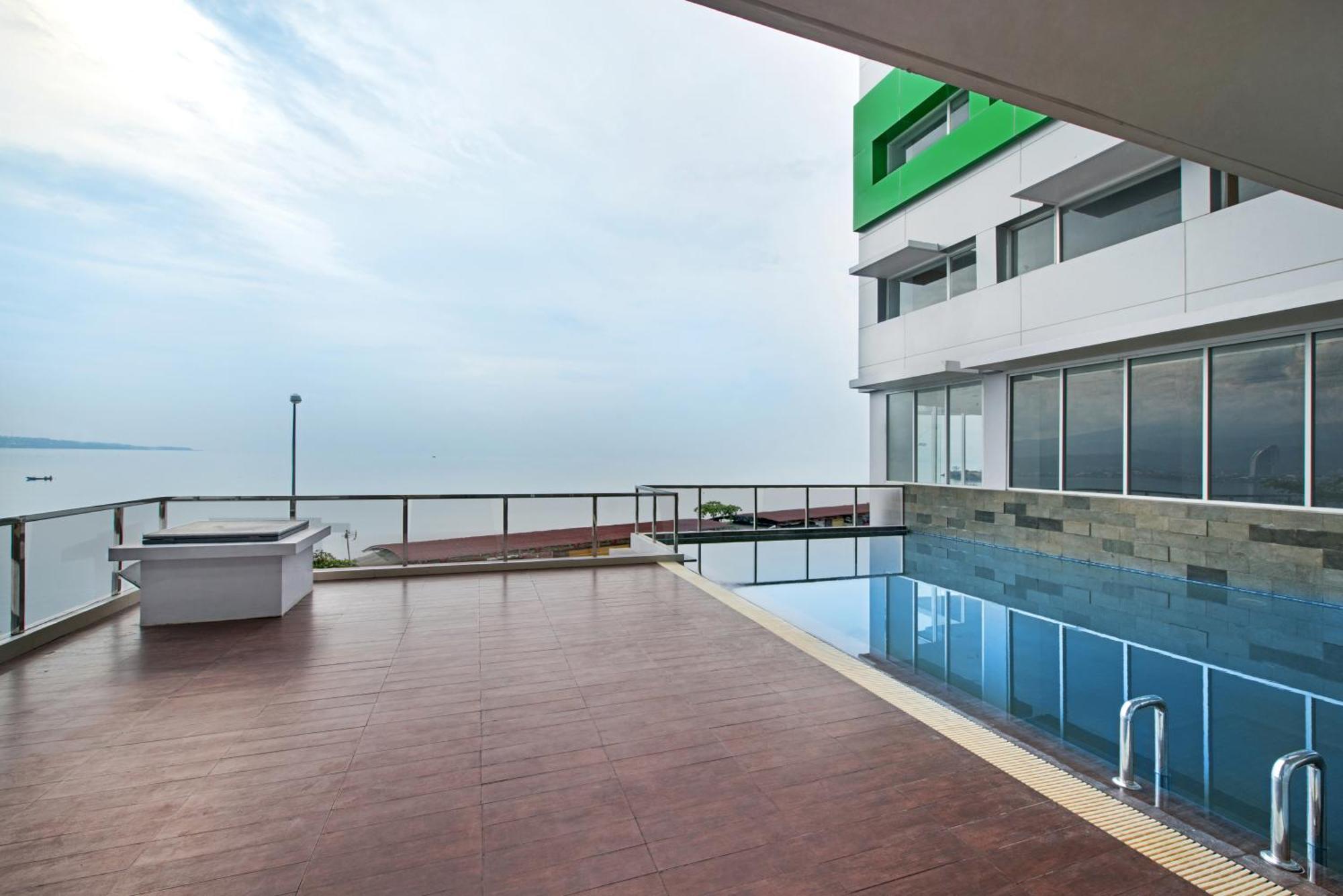 Whiz Prime Hotel Megamas Μανάντο Εξωτερικό φωτογραφία