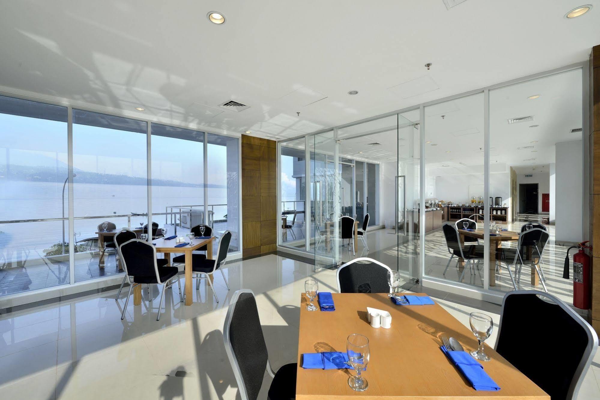 Whiz Prime Hotel Megamas Μανάντο Εξωτερικό φωτογραφία