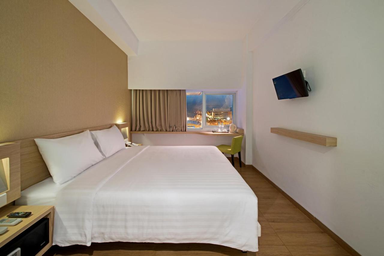 Whiz Prime Hotel Megamas Μανάντο Εξωτερικό φωτογραφία