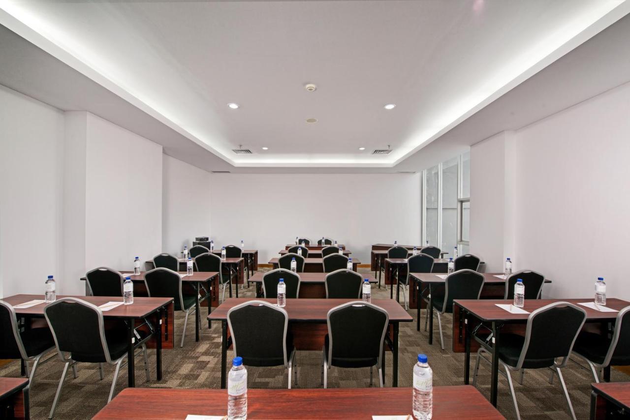Whiz Prime Hotel Megamas Μανάντο Εξωτερικό φωτογραφία